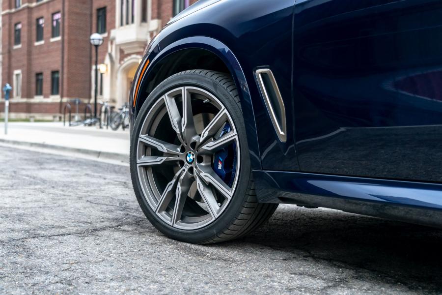 Колеса BMW X5 M50i (G05) 2019 года  (NA) (фото 36 из 40)